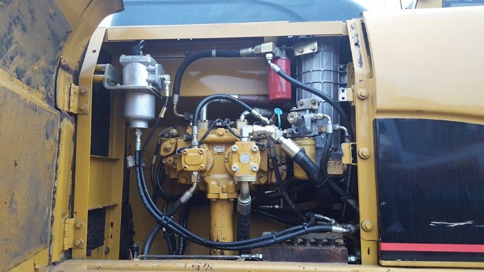 解密卡特挖掘機發動機問題：啟動困難、失去動力及異常噪音的專業解決方案